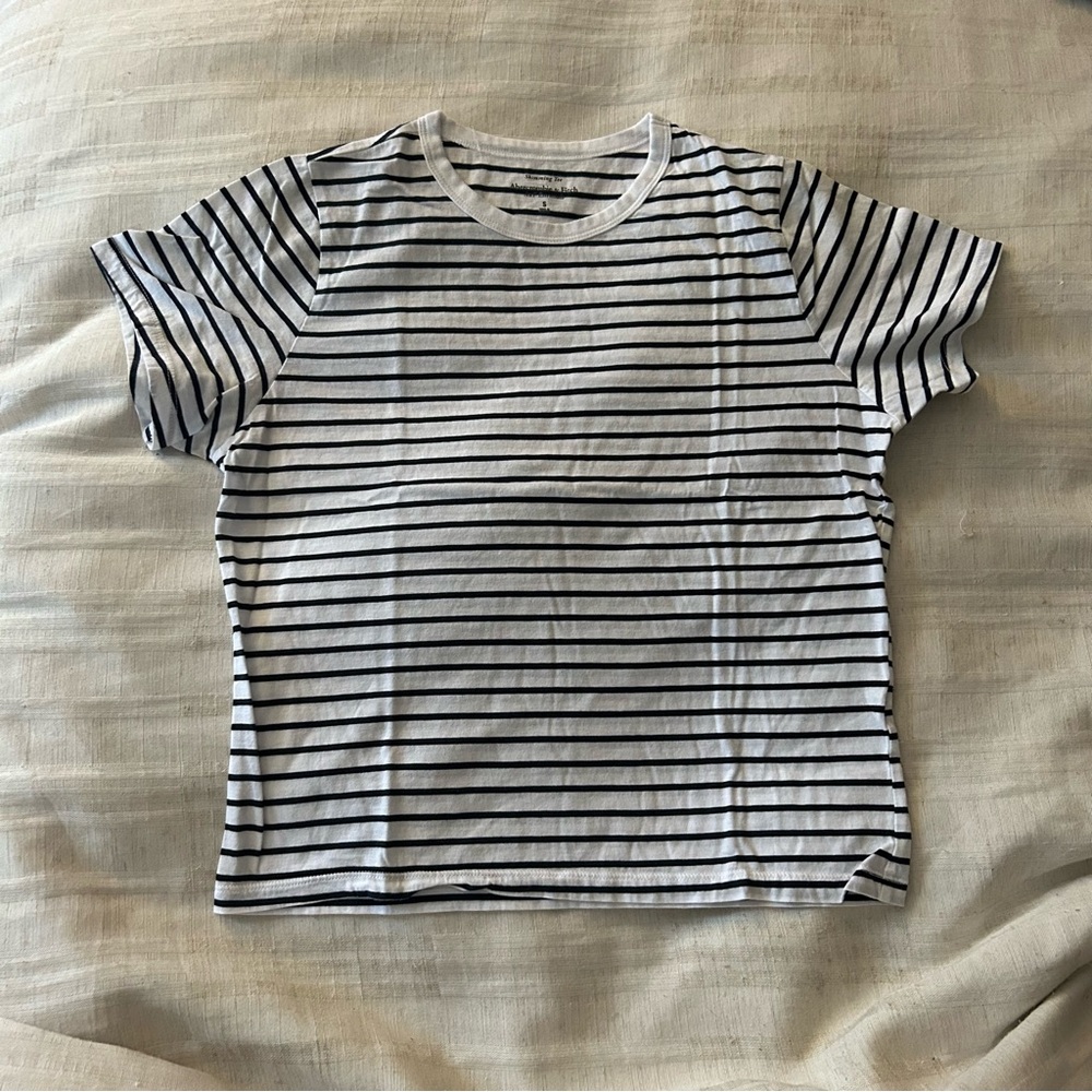 Abercrombie & Fitch black and White Striped Tee